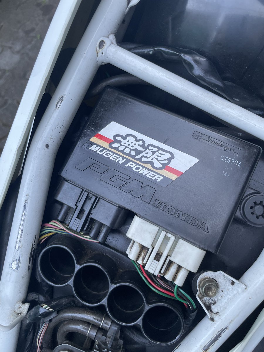 レギュレータパンクからのPGM終了。
無限PGMに変わって復活。
電圧計も追加で安心。
#z900rs
#Kawasaki
#honda
#crm250ar 
#supermotards 
#offroadobike
#バイク乗りとして軽く自己紹介 
#バイクいじり日誌
#バイク好き
#オフ車
#モタード
#オフロード車好き
#モタード好き
#HONDA
#CRM250R
#CRM250AR