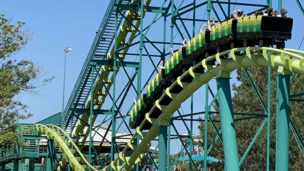 WildcatCoasters's tweet image. As mentioned earlier, we were on the train at @valleyfairmn and it broke down right next to Wild Thing and we got evacuated. Best part of this was we got some behind the scenes of the coaster including the tunnel! #wildthing