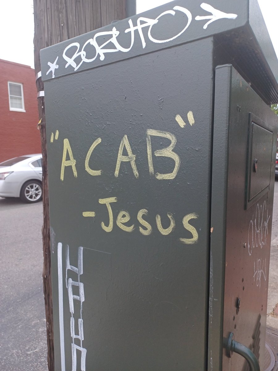 Buzzbeee's tweet image. Spotted in Richmond, VA.