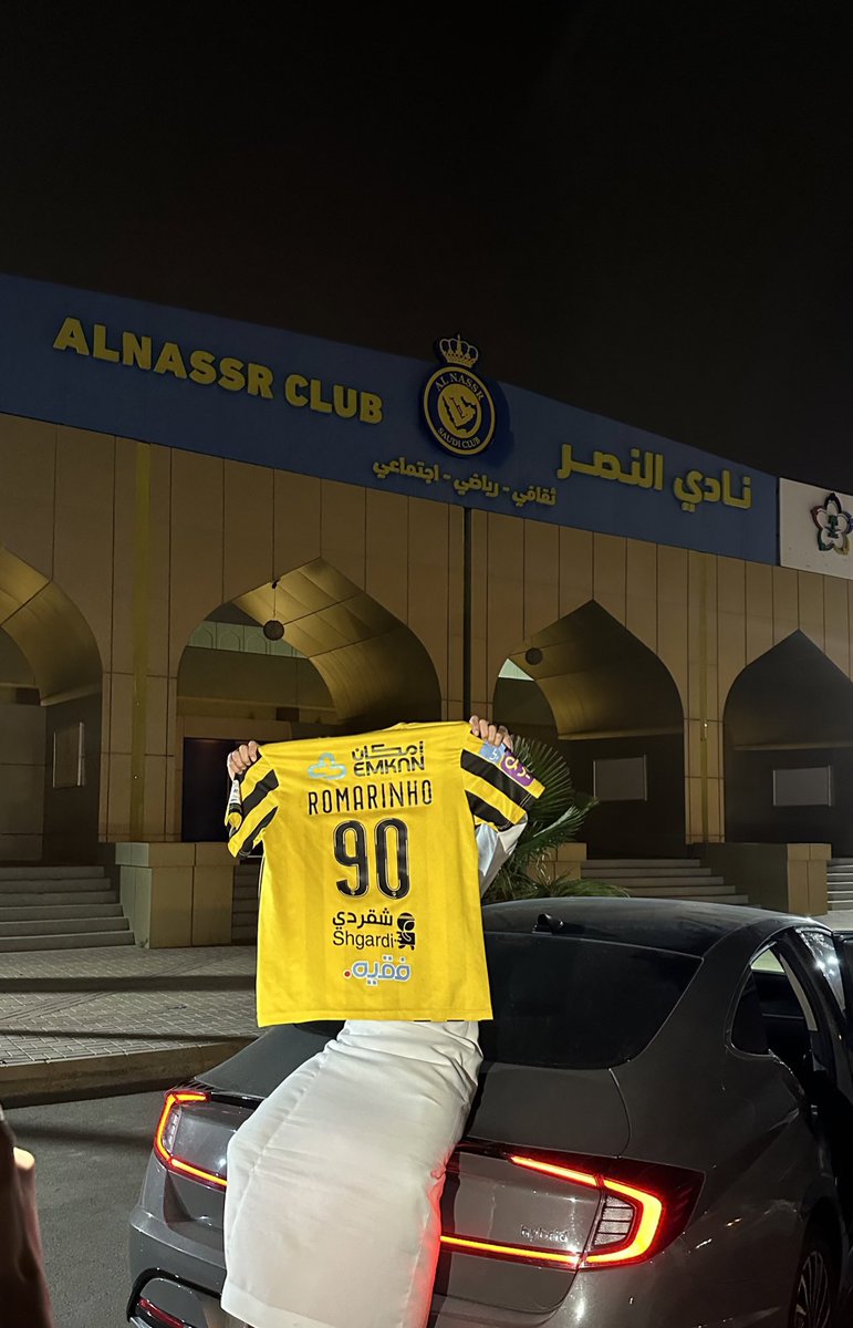 IttiMania's tweet photo. مشجع اتحادي يحتفل بالدوري في العريجاء 😂💛!! https://t.co/Q14Hwo1jTG