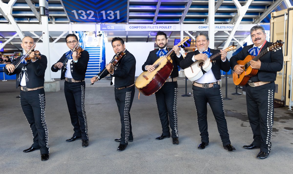 Bu gece Montreal'de maça giderseniz sizi Mariachi Oro Blanco grubu karşılayacak.