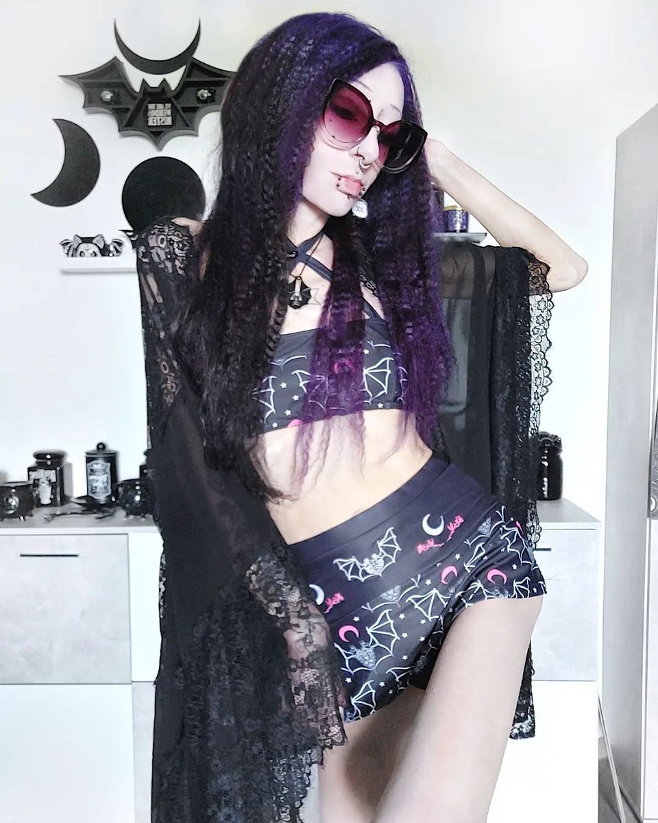 toofastclothing's tweet photo. Are bats cooler than crows? What do you assositae with more?

We choose bats because they are cute and deadly, the perfect combo for some goths 🖤 Like this swimsuit, that features bats and stars, a Too Fast staple. 

#TooFastClothing #GothSummer #HotGothSummer #GothSwim https://t.co/GDXoHvDAz4