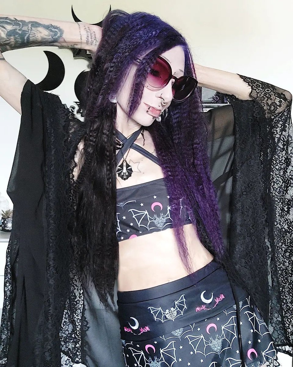 toofastclothing's tweet photo. Are bats cooler than crows? What do you assositae with more?

We choose bats because they are cute and deadly, the perfect combo for some goths 🖤 Like this swimsuit, that features bats and stars, a Too Fast staple. 

#TooFastClothing #GothSummer #HotGothSummer #GothSwim https://t.co/GDXoHvDAz4