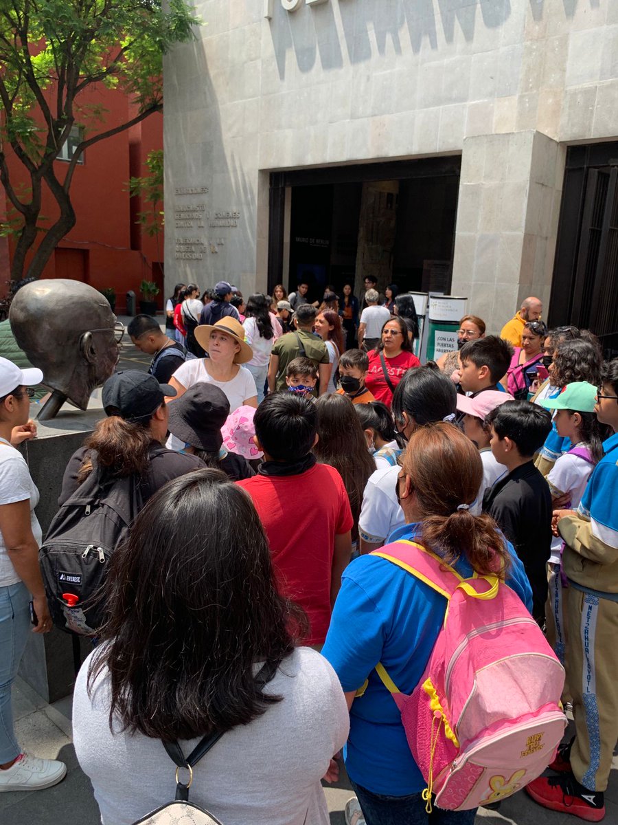 Fundación Jorge Marín (@fundacionjmmx) on Twitter photo Más de cien alumnos de la Escuela Nezahualcóyotl de Cuautitlán, participaron en una visita guiada y taller de escultura pública para profundizar sobre la obra de <a href="/JorgeMarinMX/">Jorge Marín</a> y otros escultores. Junto a su familia, conocieron las Alas de Paz, El vigilante y las Alas de México. Más de cien alumnos de la Escuela Nezahualcóyotl de Cuautitlán, participaron en una visita guiada y taller de escultura pública para profundizar sobre la obra de <a href="/JorgeMarinMX/">Jorge Marín</a> y otros escultores. Junto a su familia, conocieron las Alas de Paz, El vigilante y las Alas de México.