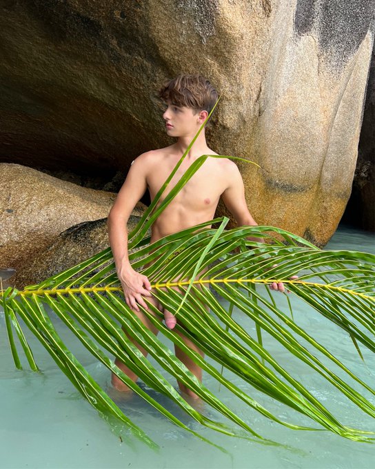 Would you dive with me in the ocean ???
.
.
https://t.co/Br39SCRf2E
.
#love #boy #swimming #lovers #seychelles