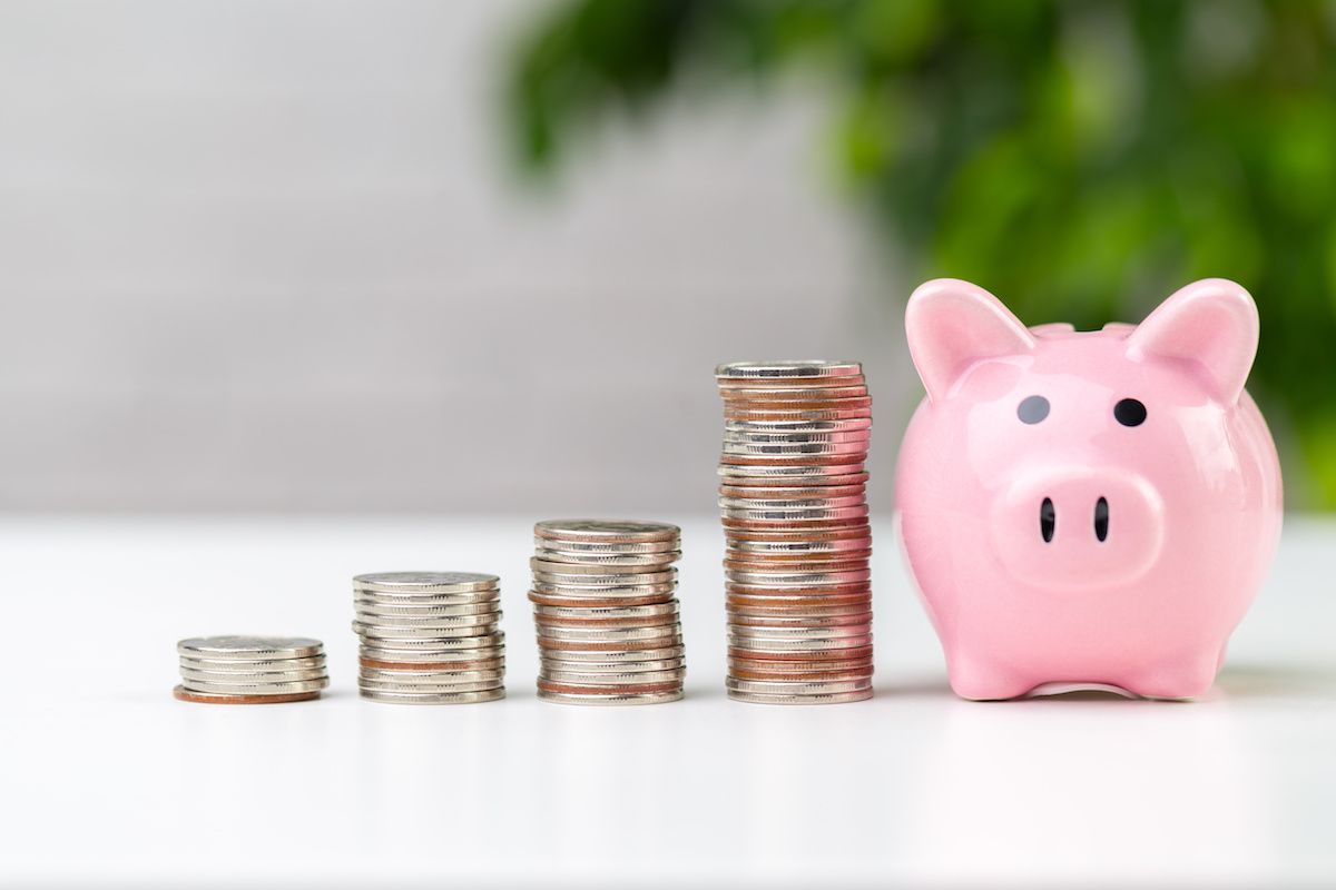 Pay off debt while growing your #savings with these simple tips. #moneyadvice  cpix.me/a/170412132