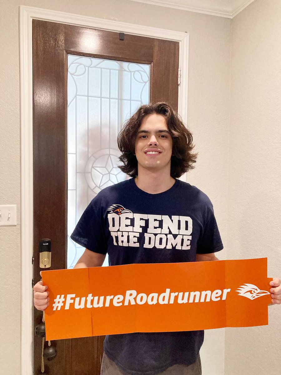 sz_ripa's tweet photo. 2023 #JohnsonHighSchool grad 🎓 #UTSA here he comes! 🎊🎉🙌 https://t.co/i8jEUt57T2