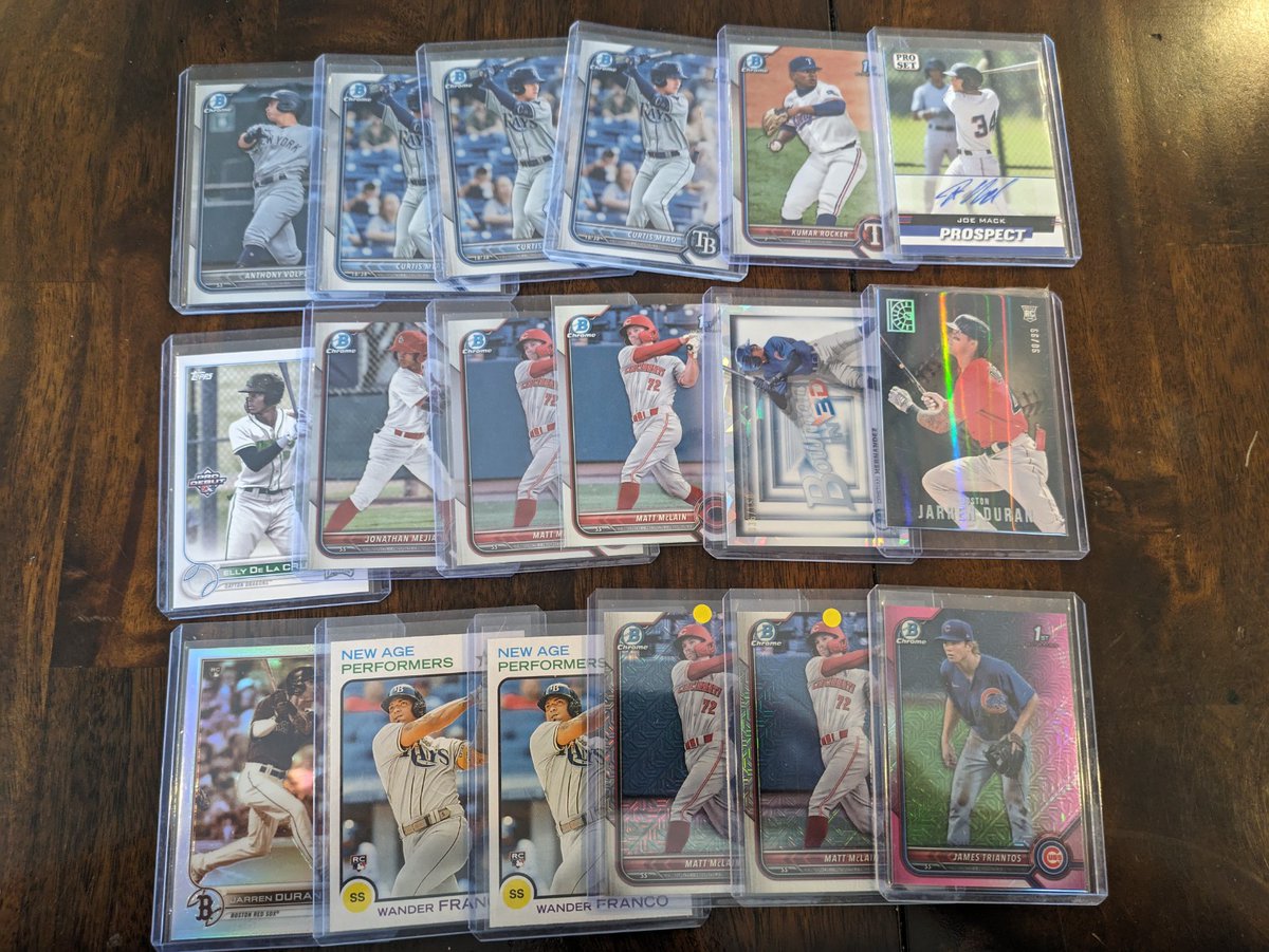 CardGeneral's tweet image. Gotta love a good .50 box at the card show - most expensive cards in this picture were only $5. Anybody else digging through bargain boxes at a show? @CardPurchaser #thehobby #collect #cardshow