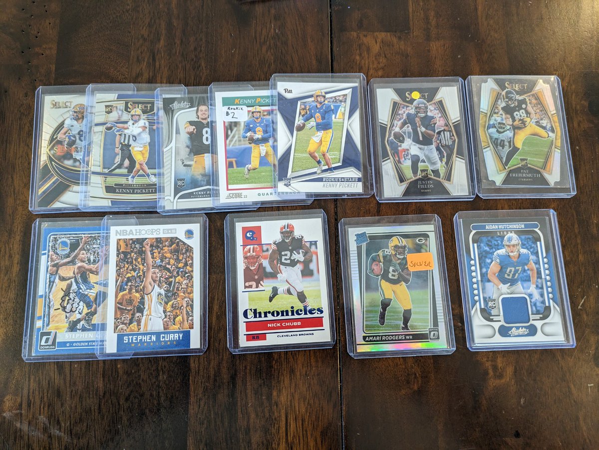 CardGeneral's tweet image. Gotta love a good .50 box at the card show - most expensive cards in this picture were only $5. Anybody else digging through bargain boxes at a show? @CardPurchaser #thehobby #collect #cardshow