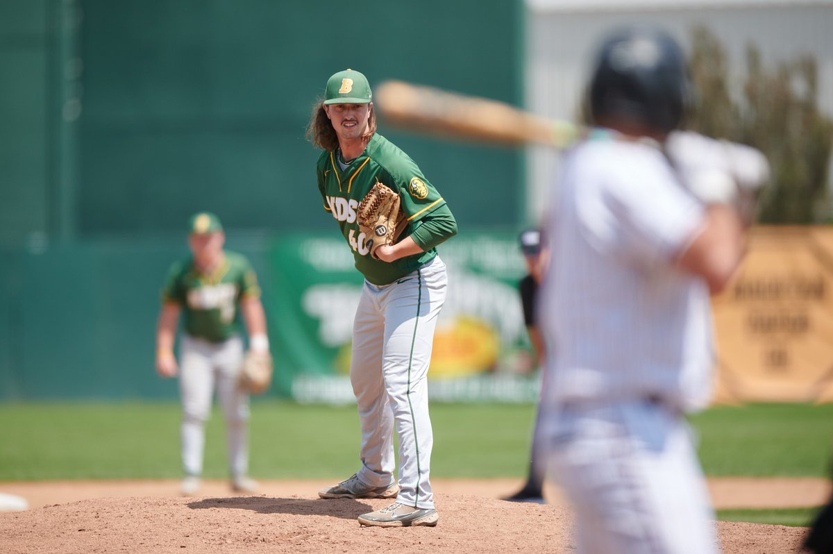𝙎𝙪𝙢𝙢𝙞𝙩 𝙇𝙚𝙖𝙜𝙪𝙚 𝘼𝙡𝙡-𝙏𝙤𝙪𝙧𝙣𝙖𝙢𝙚𝙣𝙩 𝙏𝙚𝙖𝙢

Tristen Roehrich totaled five strikeouts with one run over 6.0 innings against Omaha to land a spot on the All-Tournament Team!