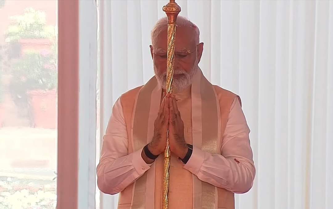 AnilBarla4's tweet photo. ଗୁଲାମୀ ଶିକୁଳି ର ଆଉ ଏକ କଡ଼ି କୁ ଭାଙ୍ଗିଲେ ମାନ୍ୟବର ପ୍ରଧାନମନ୍ତ୍ରୀ ଶ୍ରୀ @narendramodi  ଜୀ।।

ଆଜି ସେଙ୍ଗଲକୁ ନିଜର ଉଚିତ ସ୍ଥାନ ମିଳିଲା।।

#MyParliamentMyPride #SengolOfIndia https://t.co/9Akv6KI6JL