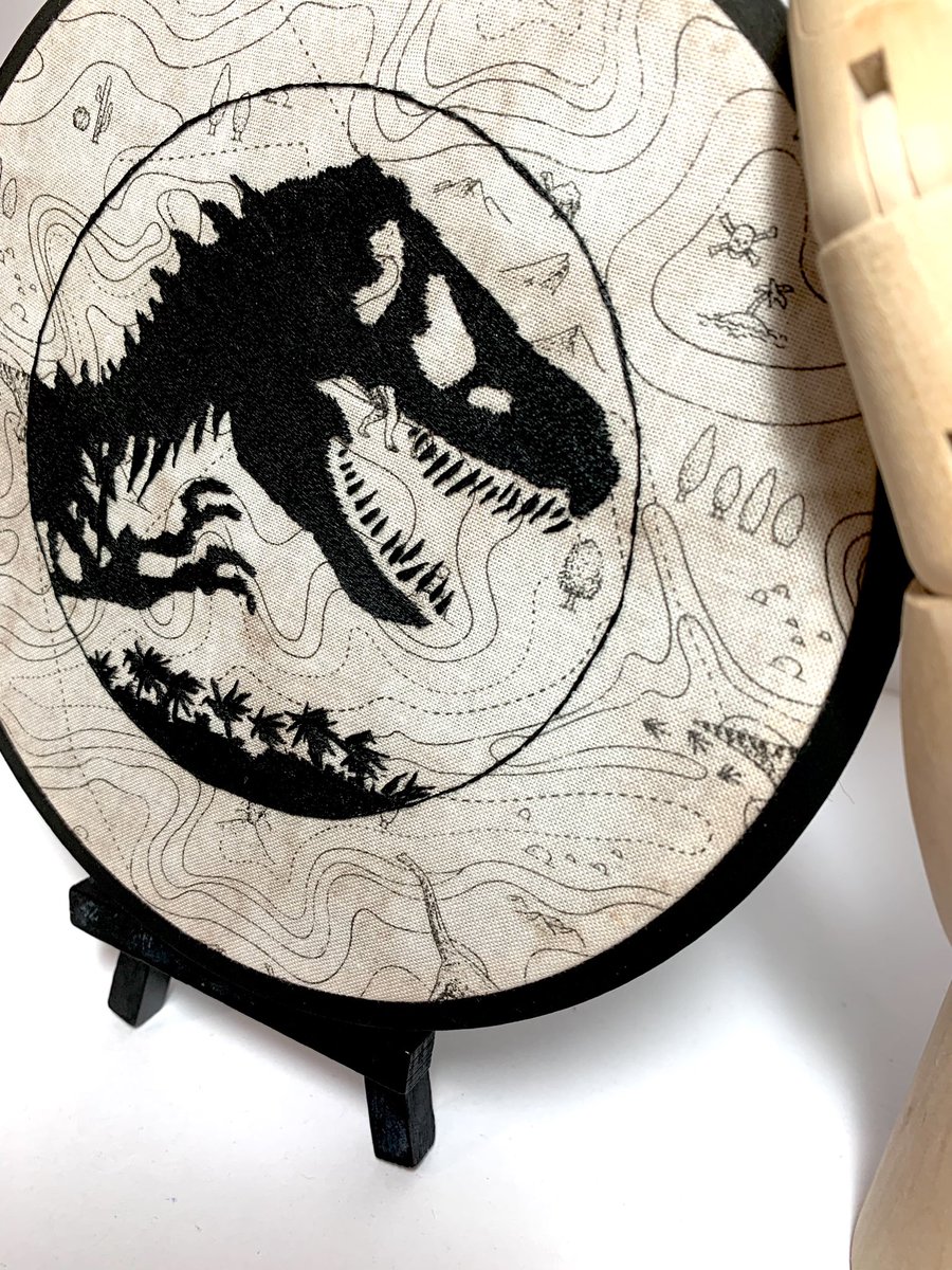 A 6x6 inch embroidery of the ‘Jurassic Park’ cover. I found this map fabric and decided to branch out. I will be branching back in, as delicate fabric makes my heavy hand weep.

#embroidery #jurassicpark #dinosaur #embroideryhoop
