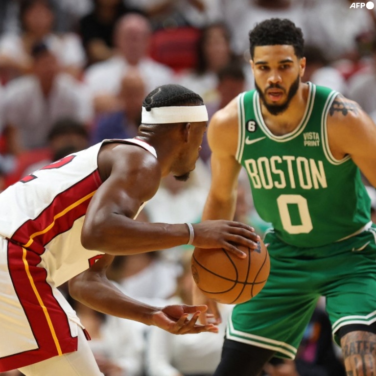 InvictosSomos's tweet photo. ¡¡TENEMOS PARTIDO 7!! Con una canasta en el último suspiro de Derrick White, Los Celtics le ganaron el juego 6 al Miami Heat. Parecía que Jimmy Buckets lo había liquidado, pero Boston aprovechó los 3 segundos finales. Una serie absolutamente histórica. ¡¡DE 3-0 A 3-3!! ¡¡GAME 7!! LOCURA TOTAL.
