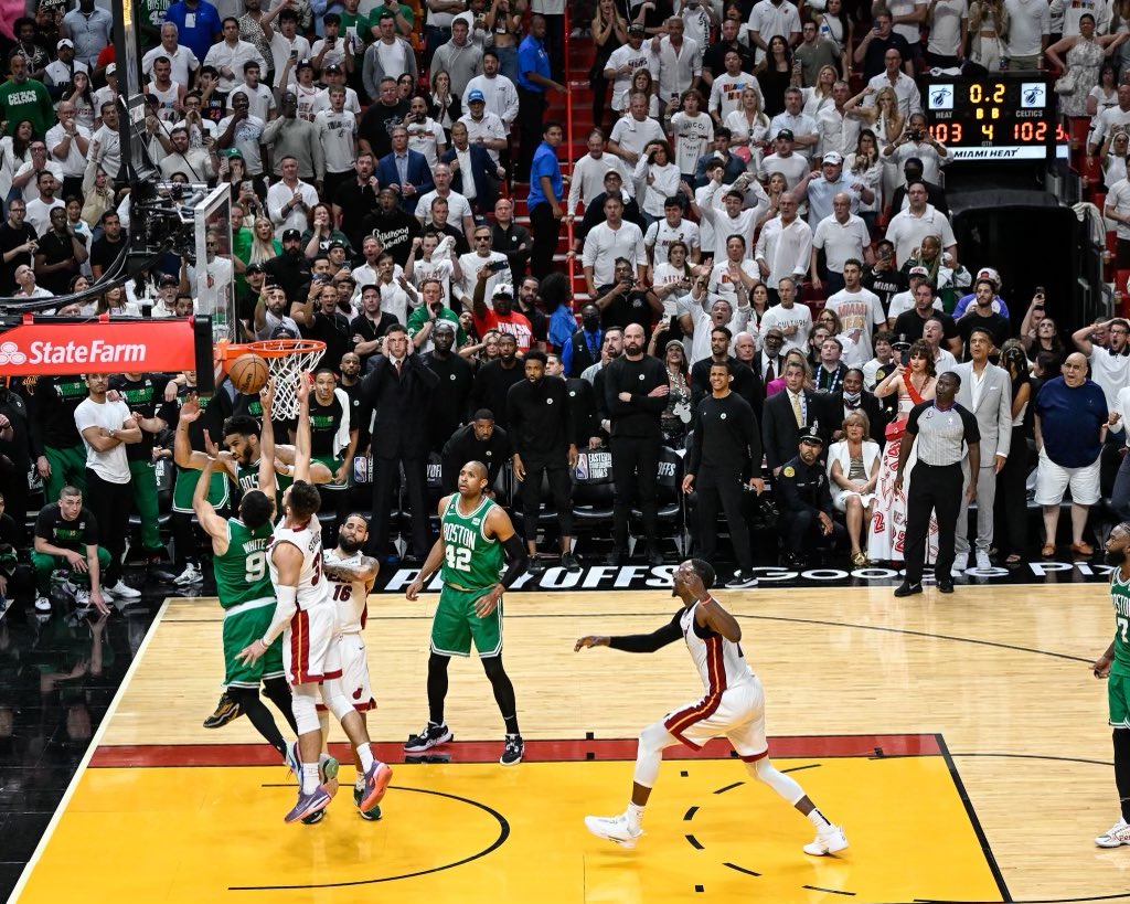 6toHombreLATAM's tweet photo. Una de esas fotos que quedan para la historia

Vía @celtics https://t.co/7G5UlNZJuq