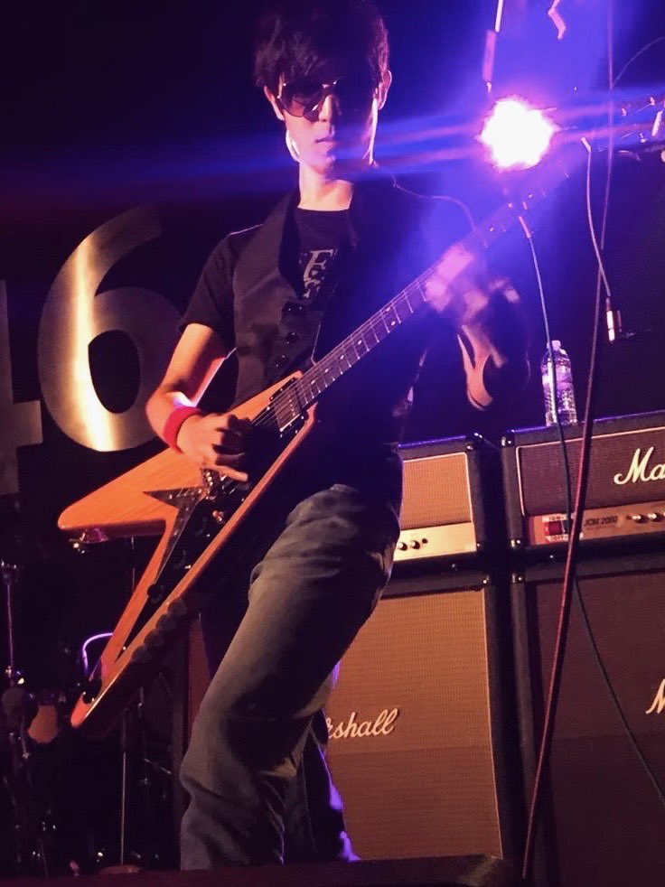BzKARAOKE_GYM25's tweet photo. 「最前線から加速する」を体現したいな、できるはず。幻のGuitaristこと、もっちーです。
卒業したのはハルカ彼方の昔ですが、たまにお邪魔しております。ぜひちょいとレベルが違う大人の同好会員も見つけてね。 https://t.co/RQVl2M3v7N