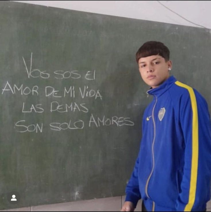Allthistiime_'s tweet photo. Louis cuando ve algo relacionado a Argentina https://t.co/UU0WYLdDOp