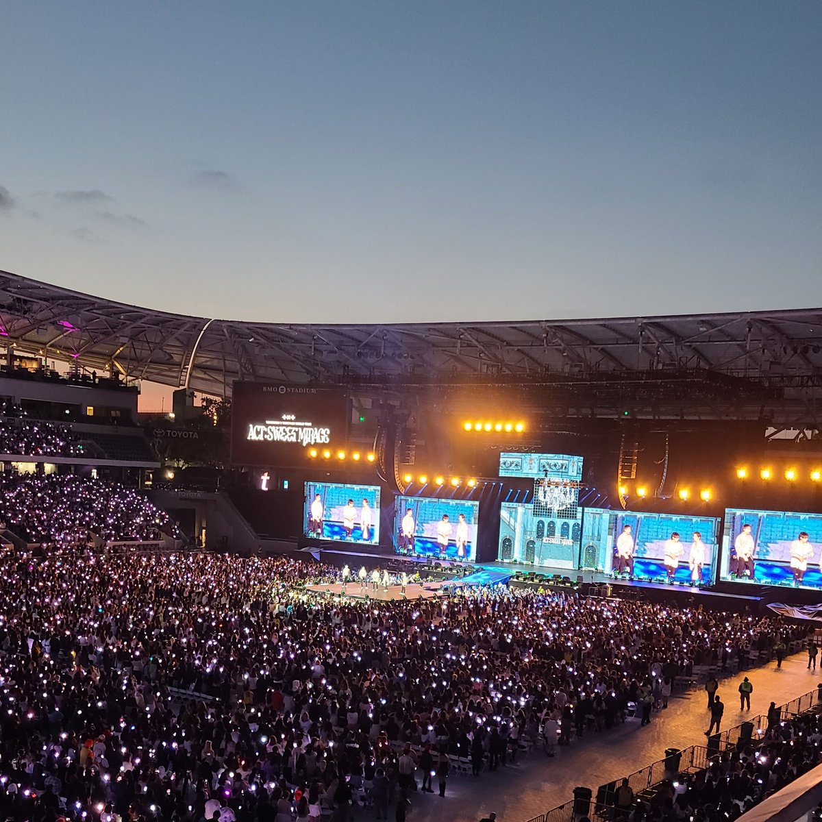 💛💚💙 with <a href="/CleverPudding/">Bangtan Silver Hairs Enthusiast⁷🍉</a>, <a href="/BlackWindIFly1/">🌙Tasha⁷ 타샤 💜</a>, <a href="/sumi_0613_7/">sumi⁷</a>, &amp; <a href="/pixiepark7/">sylvia.</a>
#투모로우바이투게더 #TOMORROW_X_TOGETHER #ACT_SWEET_MIRAGE
#TXT_ASM_TOUR 
#TXT_ASM_TOUR_in_LA