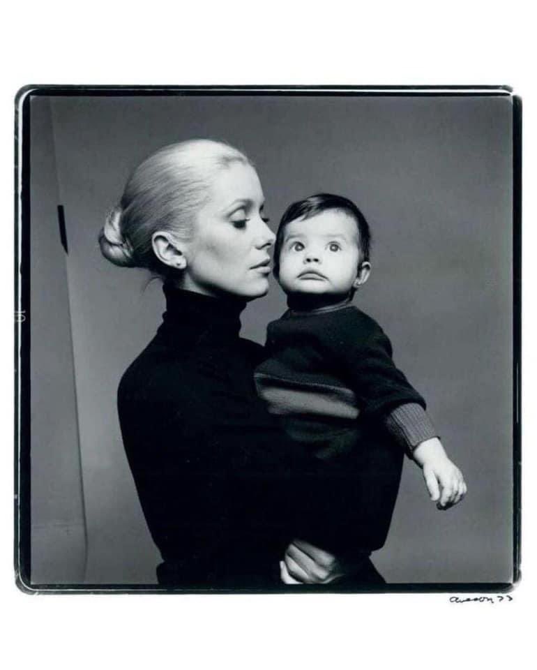 Buon compleanno #ChiaraMastroianni!

Fotografata con mamma Catherine Deneuve da #RichardAvedon, 1973.