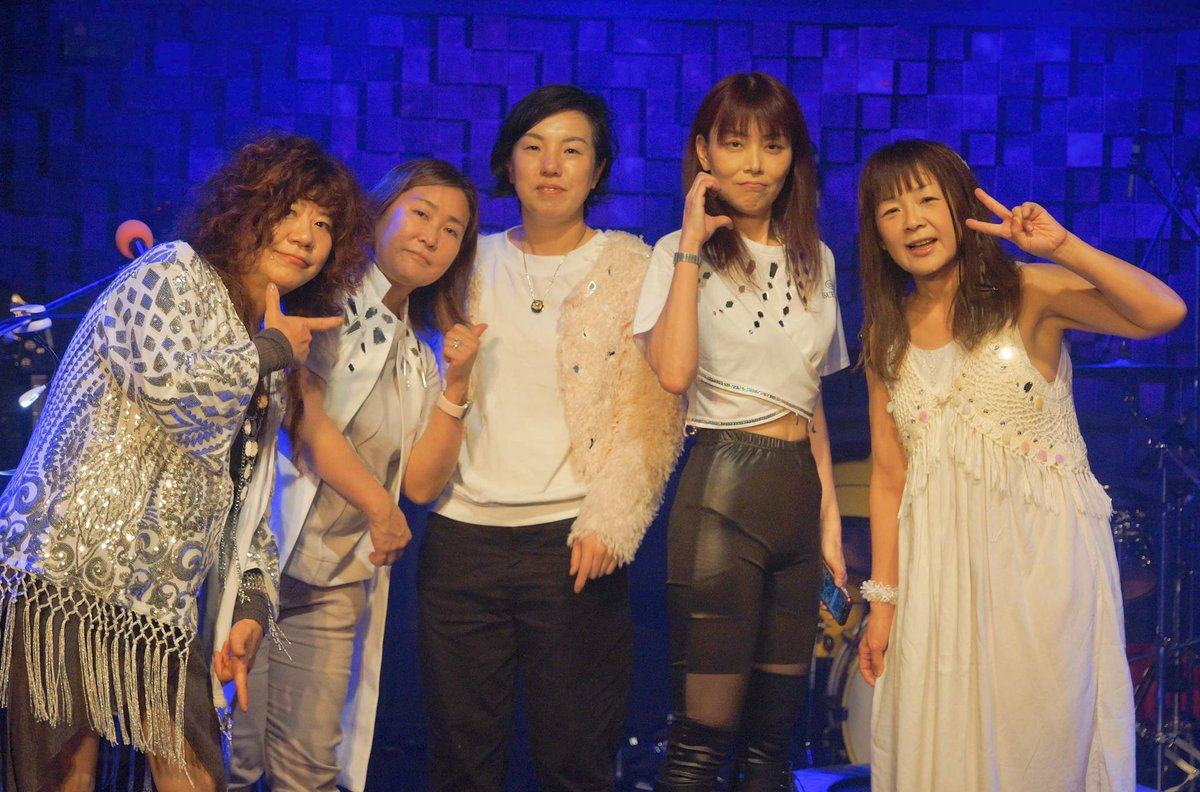 BadSqueeze's tweet photo. 昨日5/27(土)VAN HAREM &amp; Bad Squeeze 10周年記念ライブinジェミニシアター、満員御礼となりまして、本当に沢山のお客様にお運びをいただきました。誠にありがとうご��いました。セトリやトピックス等のレポートは今後ご紹介していきます。まずは御礼まで！ https://t.co/natIkSt98D