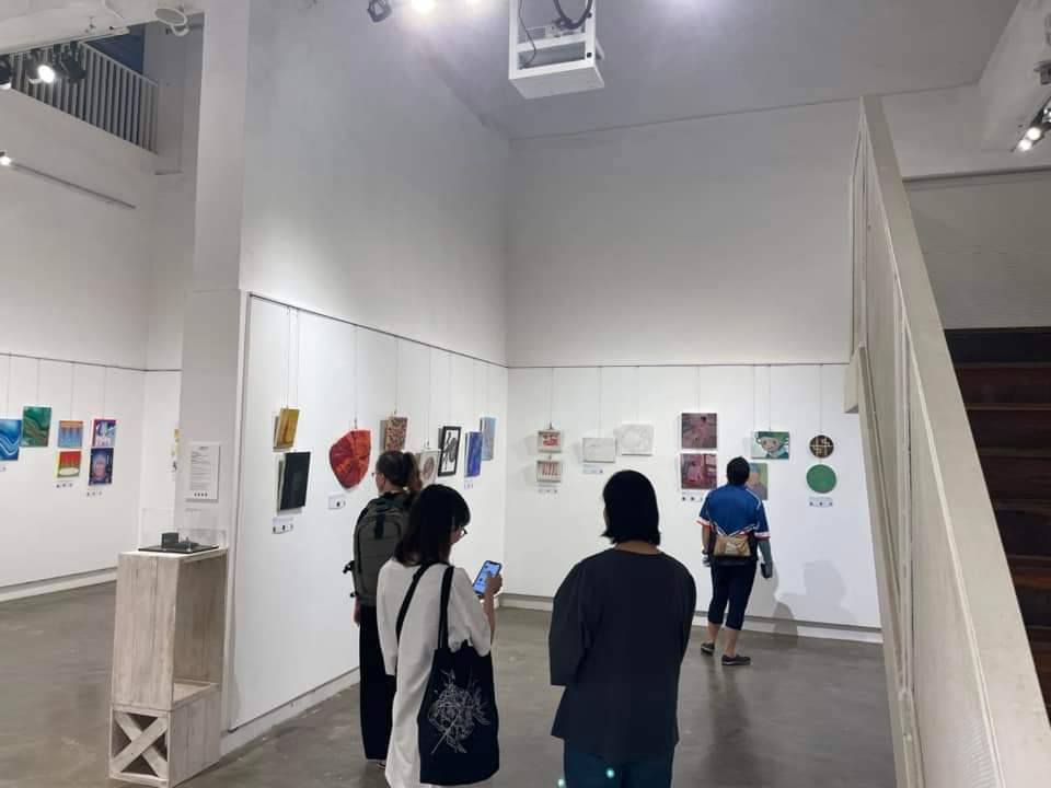 arisa_saryu369's tweet photo. CROSS OVER vol.43 香港
展示4日目
みなさん見てくださりありがとうございます
「CROSS OVER vol.43 in Hong Kong」24~30th May 2023 @ JCCAC賽馬會創意藝術中心,香港
#絵画の雫
#長岡 #長岡抽象画家
#紗龔愛裡紗 #サリュウアリサ
#HongKong #JCCAC #香港
#賽馬會創意藝術中心 https://t.co/pagEFmSuXf