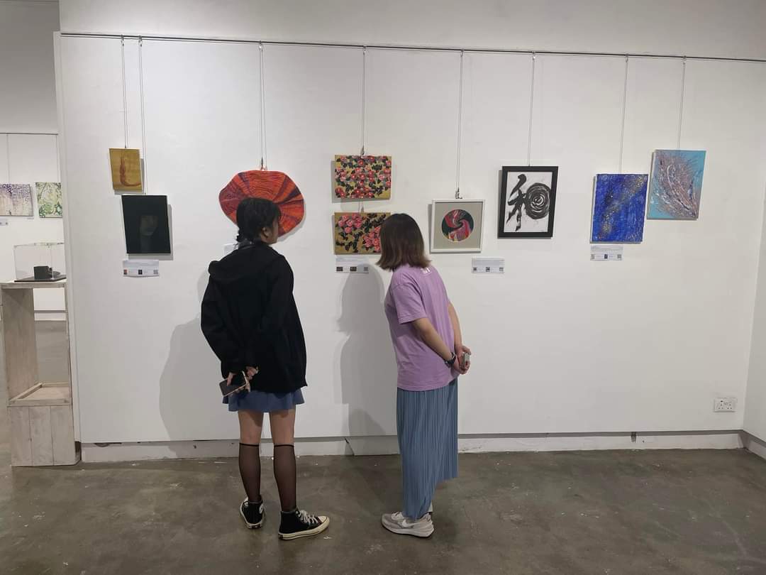 arisa_saryu369's tweet photo. CROSS OVER vol.43 香港
展示4日目
みなさん見てくださりありがとうございます
「CROSS OVER vol.43 in Hong Kong」24~30th May 2023 @ JCCAC賽馬會創意藝術中心,香港
#絵画の雫
#長岡 #長岡抽象画家
#紗龔愛裡紗 #サリュウアリサ
#HongKong #JCCAC #香港
#賽馬會創意藝術中心 https://t.co/pagEFmSuXf