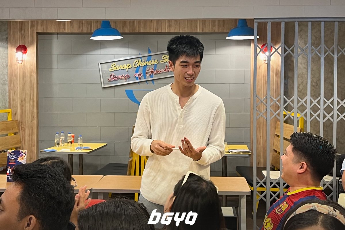 bgyo_ph's tweet image. #BGYO | Spending the morning with a ChowDate at @chowking_ph Boracay 🏝☀️ 

#13SangkapSarapSummer #ChowkingHaloHaloxBGYO