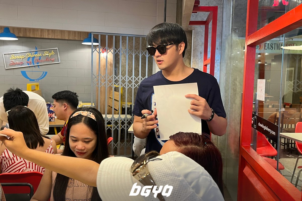 bgyo_ph's tweet image. #BGYO | Spending the morning with a ChowDate at @chowking_ph Boracay 🏝☀️ 

#13SangkapSarapSummer #ChowkingHaloHaloxBGYO