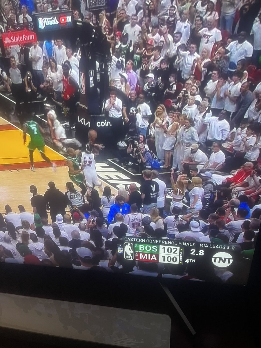 Can someone please explain this bullshit why do they get 3 seconds I’m convinced this sport is rigged