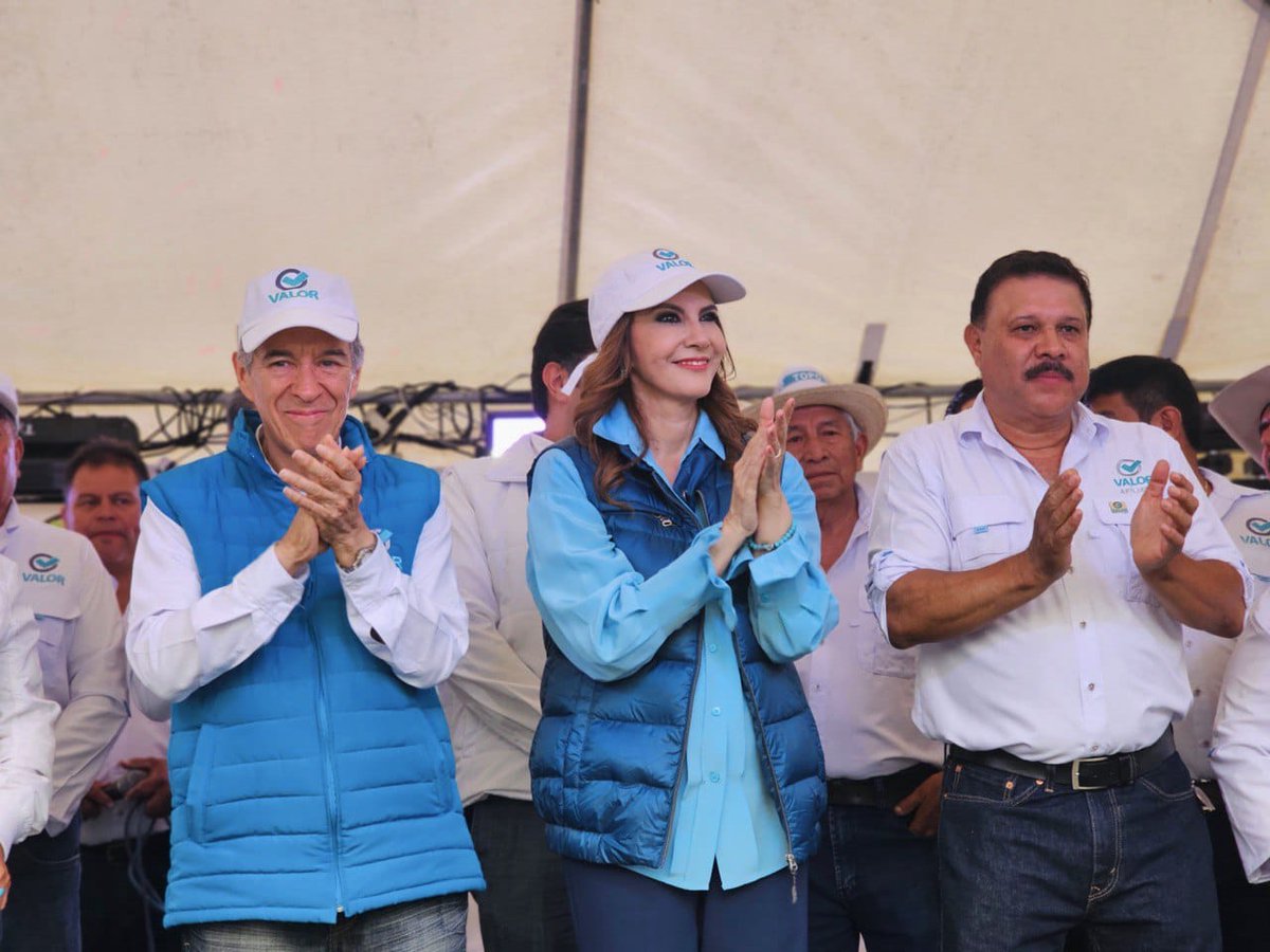 PibbyC's tweet photo. Este fin de semana fue de grandes satisfacciones. Decenas de simpatizantes acompañaron y respaldaron al binomio presidencial de la coalición Valor-Unionista, Zury Ríos y Héctor Cifuentes en su visita a San Juan Sacatepéquez, San José Pinula y Villanueva. https://t.co/iMNDHuFuRR