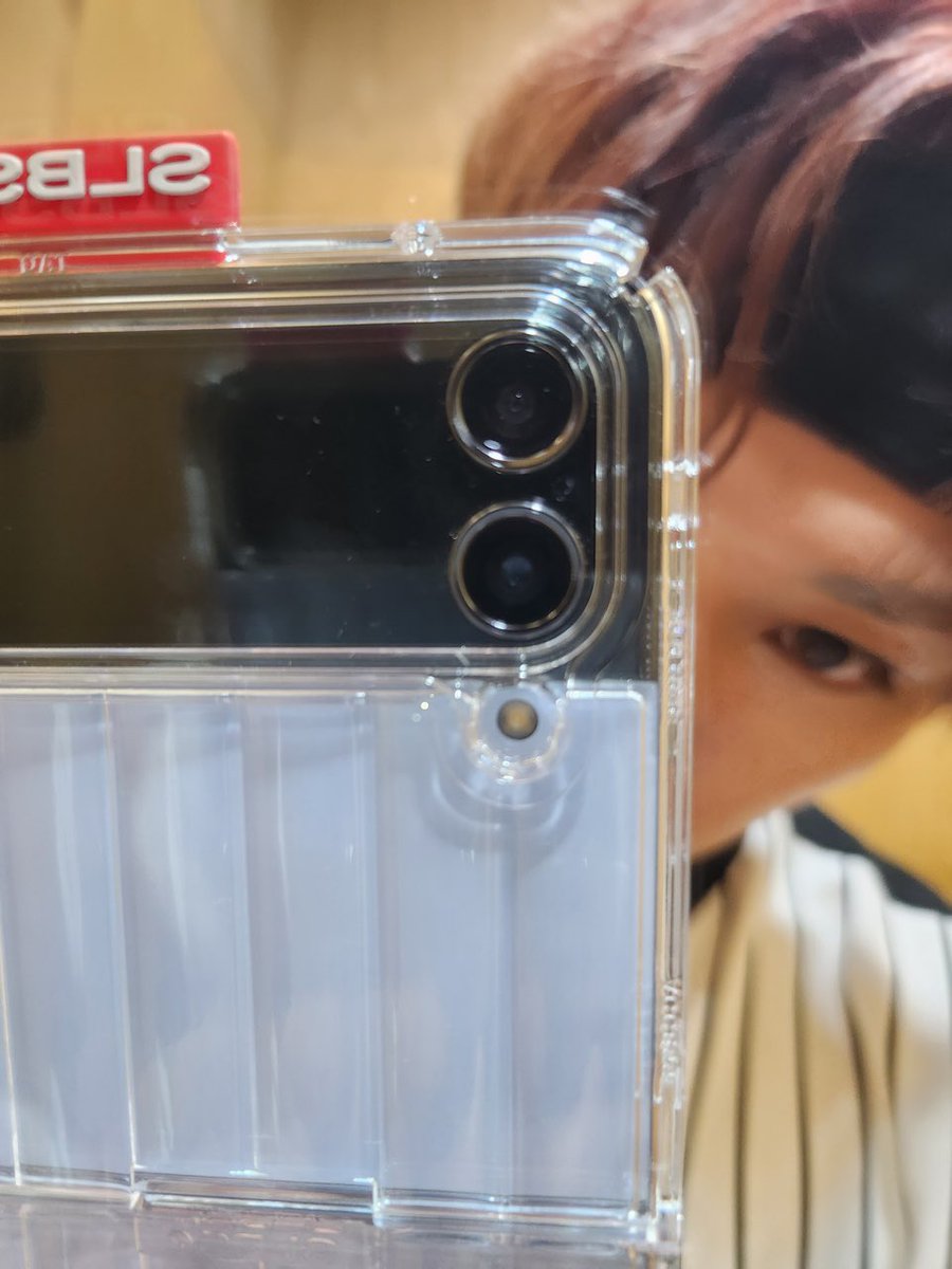 0325journals's tweet photo. 🐰🫧 23.05.28 • 12:46pm

Galaxy mirror selfie https://t.co/sjzjb0huFs