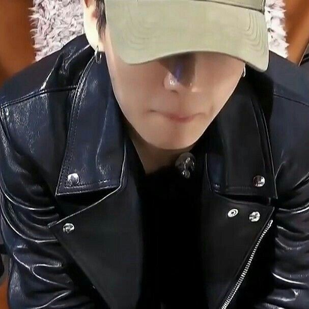 tetecostylesss's tweet image. 🐰 Jeon Jungkook de boné; uma thread (des) necessária para apreciação ! ♡︎