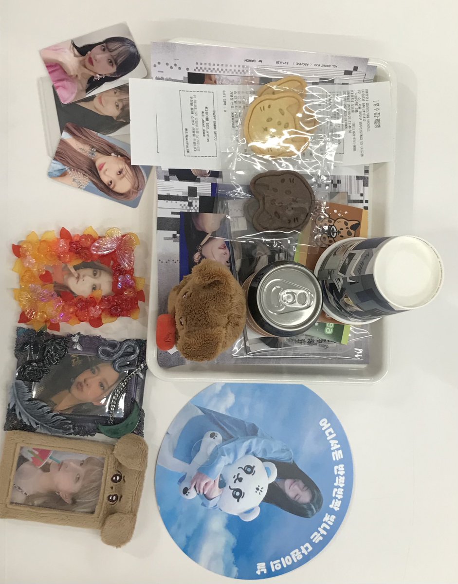 카페 너무 잘 꾸며져 있어서 재밌었어요!
째규어도 너무 귀요어~ 사진도 찍을 수 있어서 좋았음!
트친들 만나서 너무 좋았당~~

#다원이를_담은_archive
#all_about_dawon