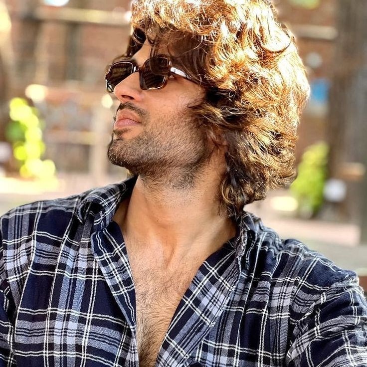 Sai_tweetss's tweet photo. Mental swag, and hot 🔥 💛

@TheDeverakonda #VijayDeverakonda #kushi https://t.co/5VelA6c0ig