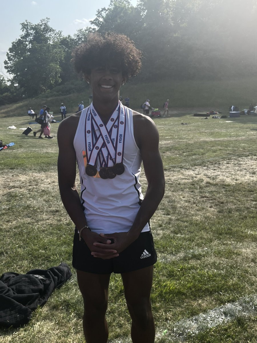 CoachMeiners's tweet photo. Bryson. Pickard. 

This young man had 4 All-State performances (the maximum possible) and broke 4 school records all in the same meet. 

Absolutely amazing. 

Bryson will be continuing his athletic ans academic journey at Fontbonne University. https://t.co/SfzcKQ3AQf