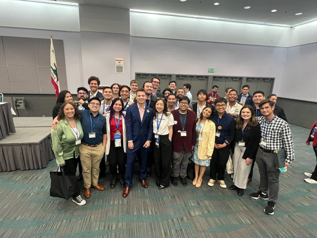 Congratulations new <a href="/CAYoungDems/">CA Young Democrats</a> president <a href="/GioChavezCA/">Giovanni Chavez</a> — and thank you to the incredible <a href="/Diane_Le/">Diane Le 🌁</a> for your service to CAYD and YDA!