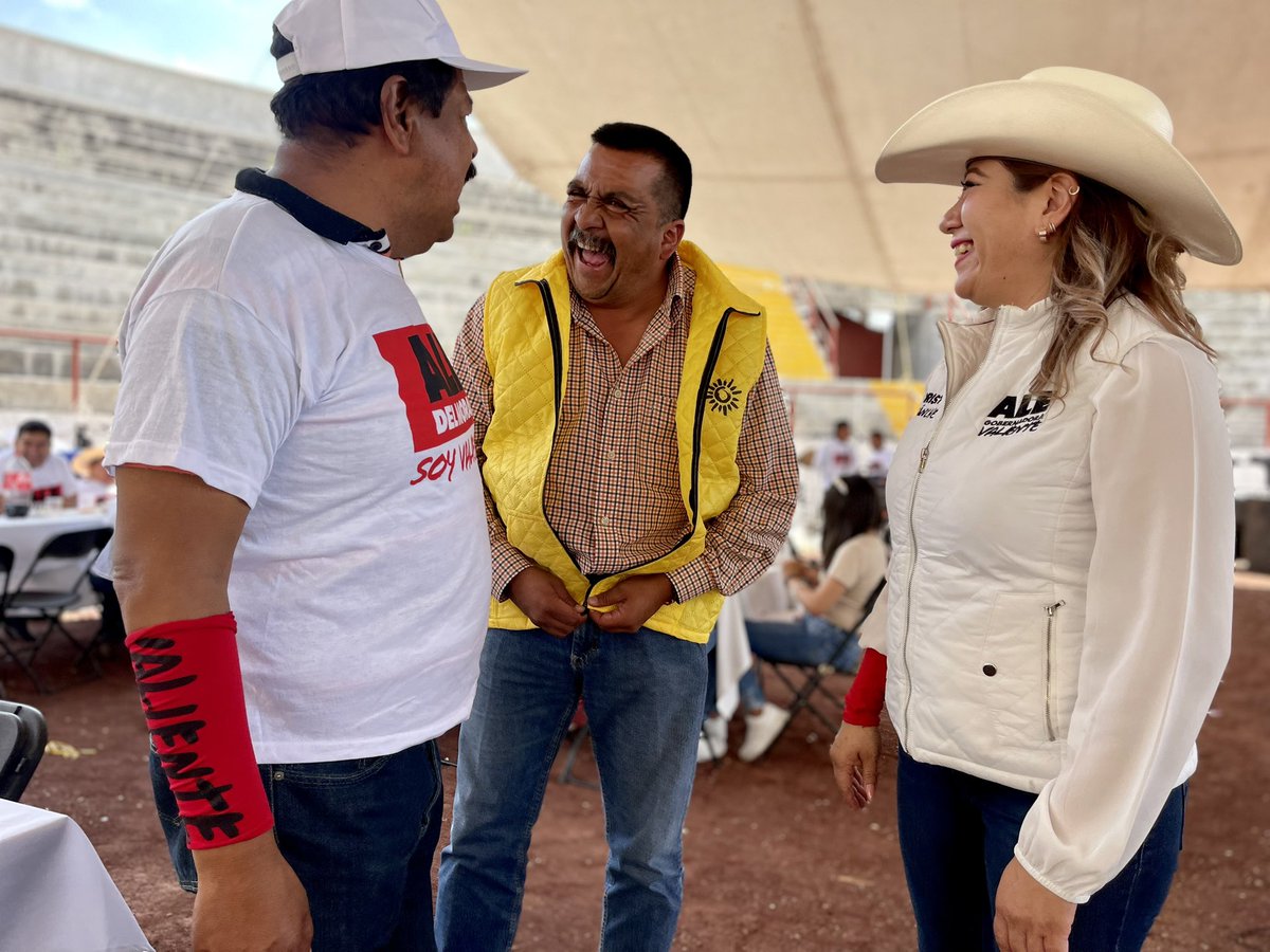 En #Otumba estamos dispuestos a #CumplirDe❤️ junto con <a href="/AlejandraDMV/">Alejandra Del Moral</a>: una #Mujer como muchas #Mexiquenses de la cultura del esfuerzo y dedicación.

¡Hoy agradecimos a las y los otumbenses que caminaron con nosotros y conquistaron muchos corazones para el proyecto de #Ale!