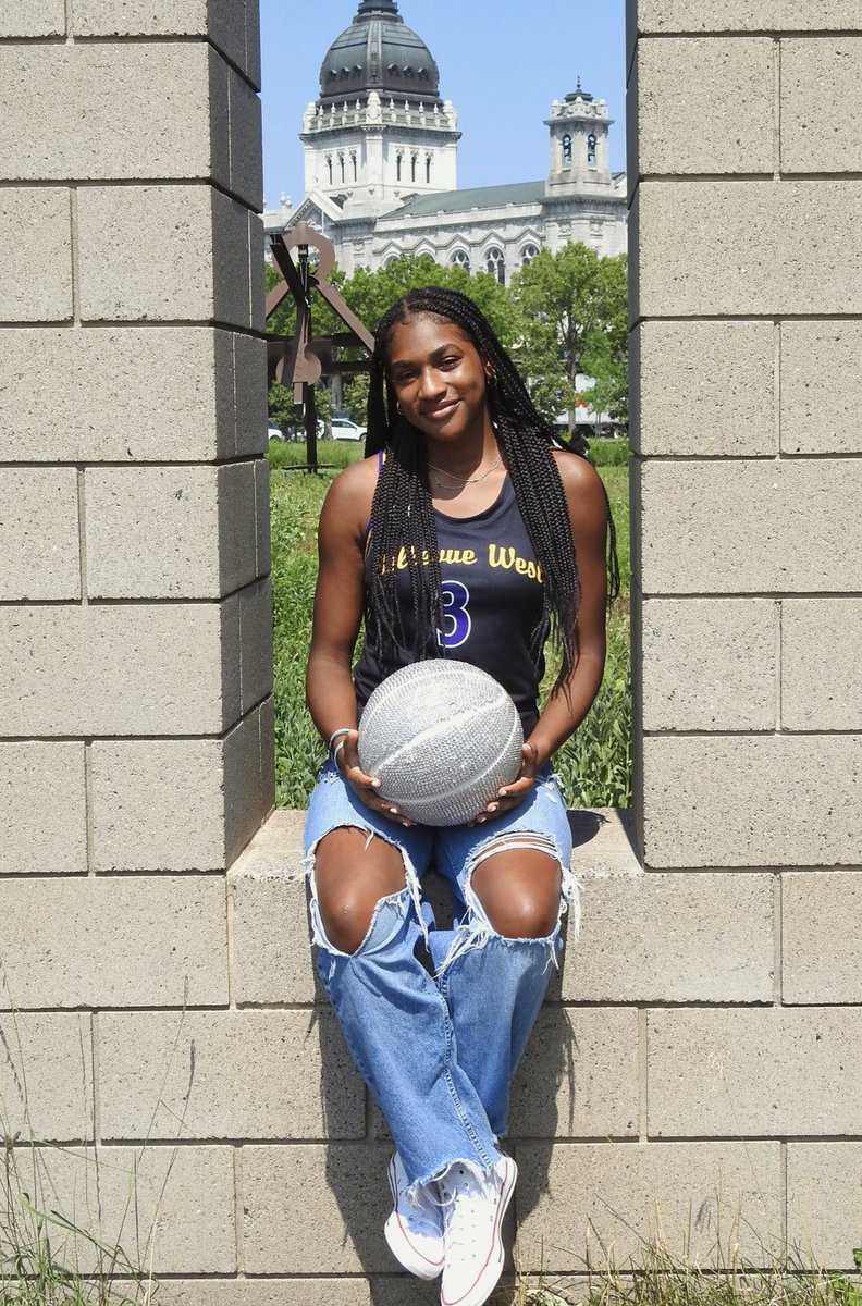 gv_wbb's tweet photo. Happy Graduation Day Faith!! https://t.co/NWZ4poiVHT