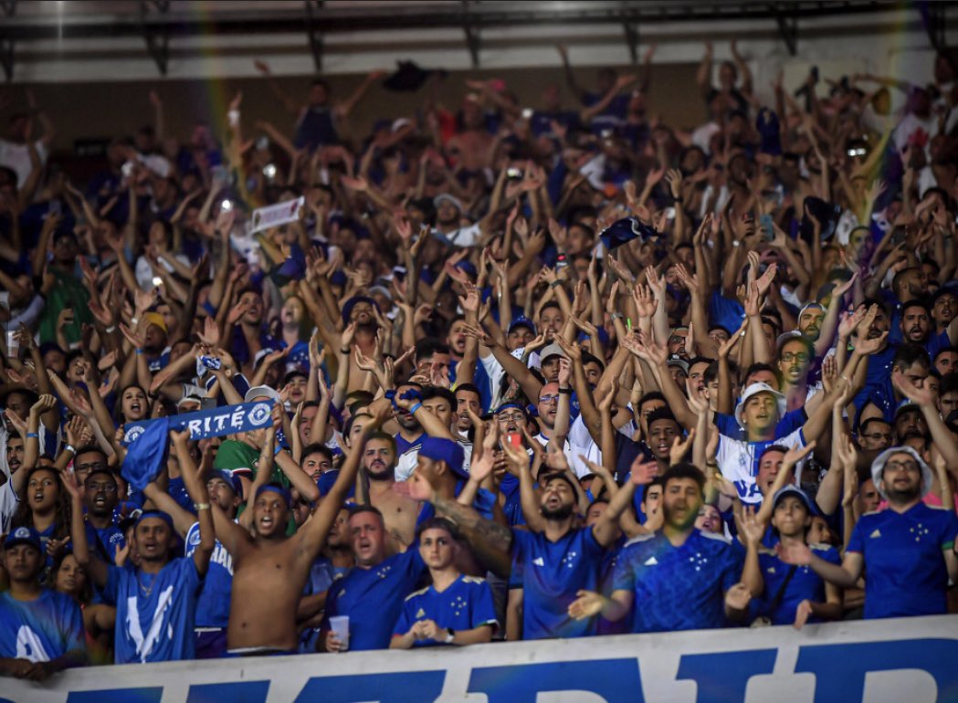 leonageral's tweet photo. Passando pra parabenizar os 4 mil torcedores do Cruzeiro que deram um show neste sábado, no Maracanã!! Cantaram o jogo todo e foram fundamentais mais uma vez!!

📸 Staff Images/Cruzeiro https://t.co/ssvIIKqeyX