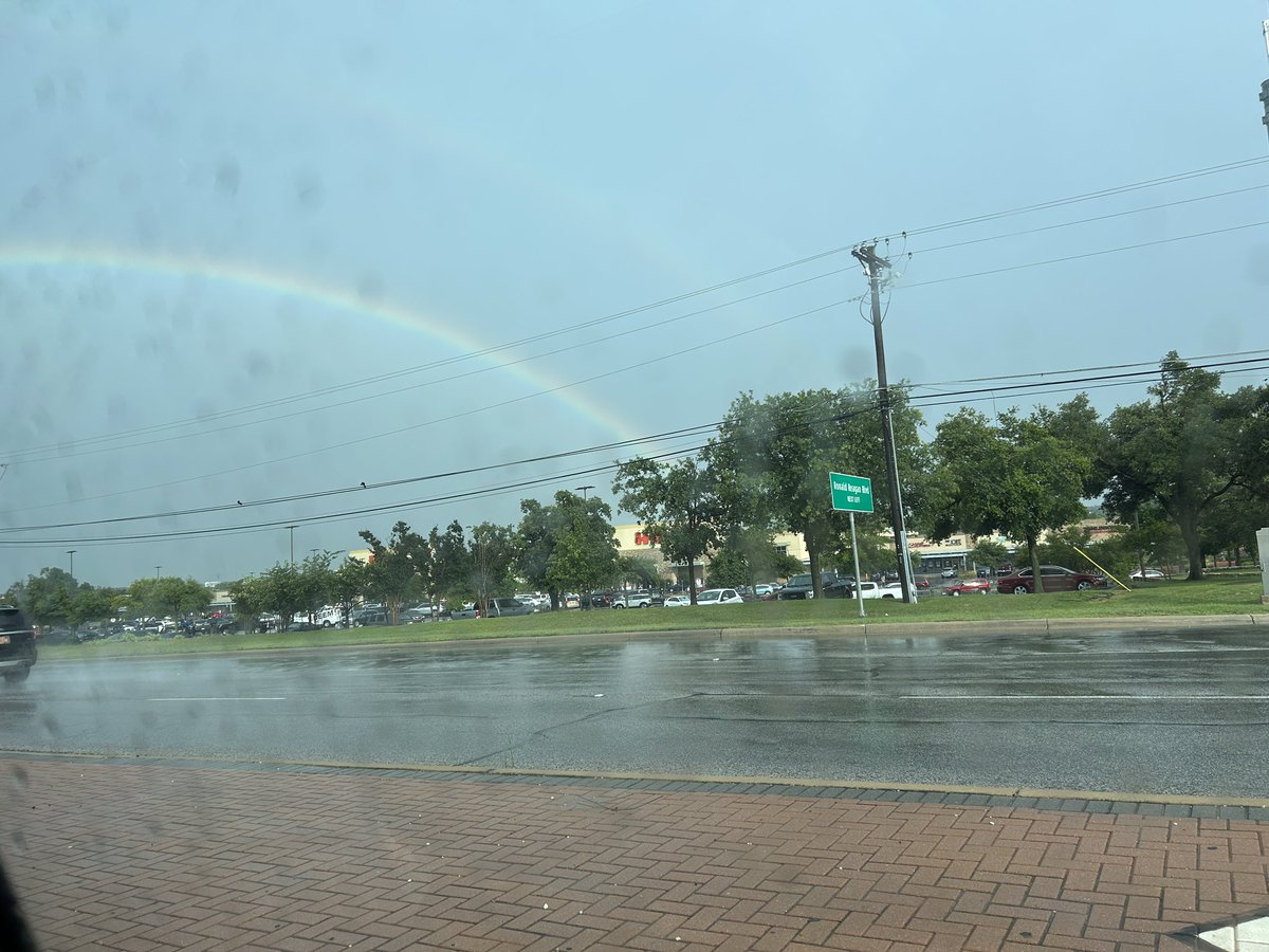 MindMickelson's tweet photo. In Texas, @heb is at the end of a rainbow https://t.co/IF57d9Rd1e