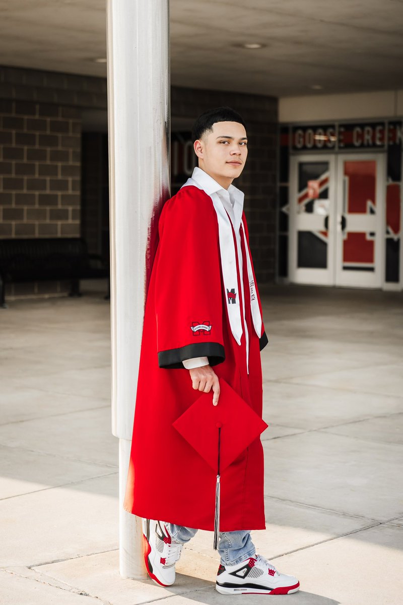 luciaag18_'s tweet photo. Big shout out to my little brother Jose Chavez❤️  your family is extremely proud of you 🙌🏼  #GCMClassof2023 https://t.co/oetWid7FS2