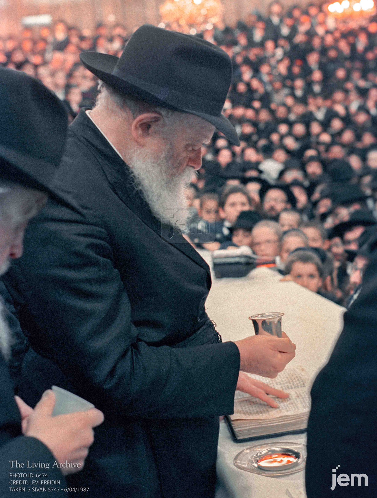 REVIEWS: Trying To Grasp The Rebbe Chabad Lubavitch World, 52% OFF