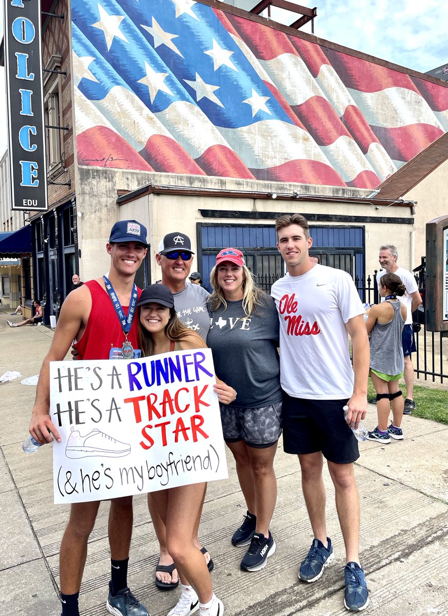 MamaSaunier's tweet photo. So proud of @AustinSaunier for running his first half marathon today in downtown Memphis in under 2 hours!🙌🏼💪🏼👏🏼🙏🏼👍🏼👊🏼🫶🏼 #runAustinrun #GreatAmericanRiverRun 🏃🏽‍♂️💨🏃🏽‍♂️
#MemorialDayWeekend2023 🇺🇸🇺🇸 https://t.co/jCkxBpAiqQ