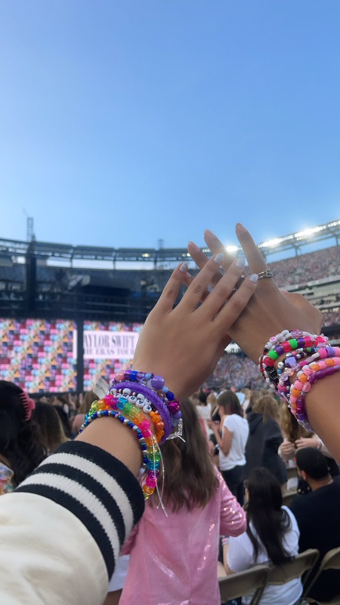 BaileeMadison's tweet photo. !! #TSErasTour https://t.co/baKBUHLMwX