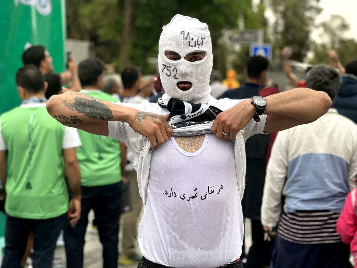 زنده تویی حتی اگر ۲۱۱ روز از اسارتت بگذره.
#توماج_صالحی
#FreeToomaj