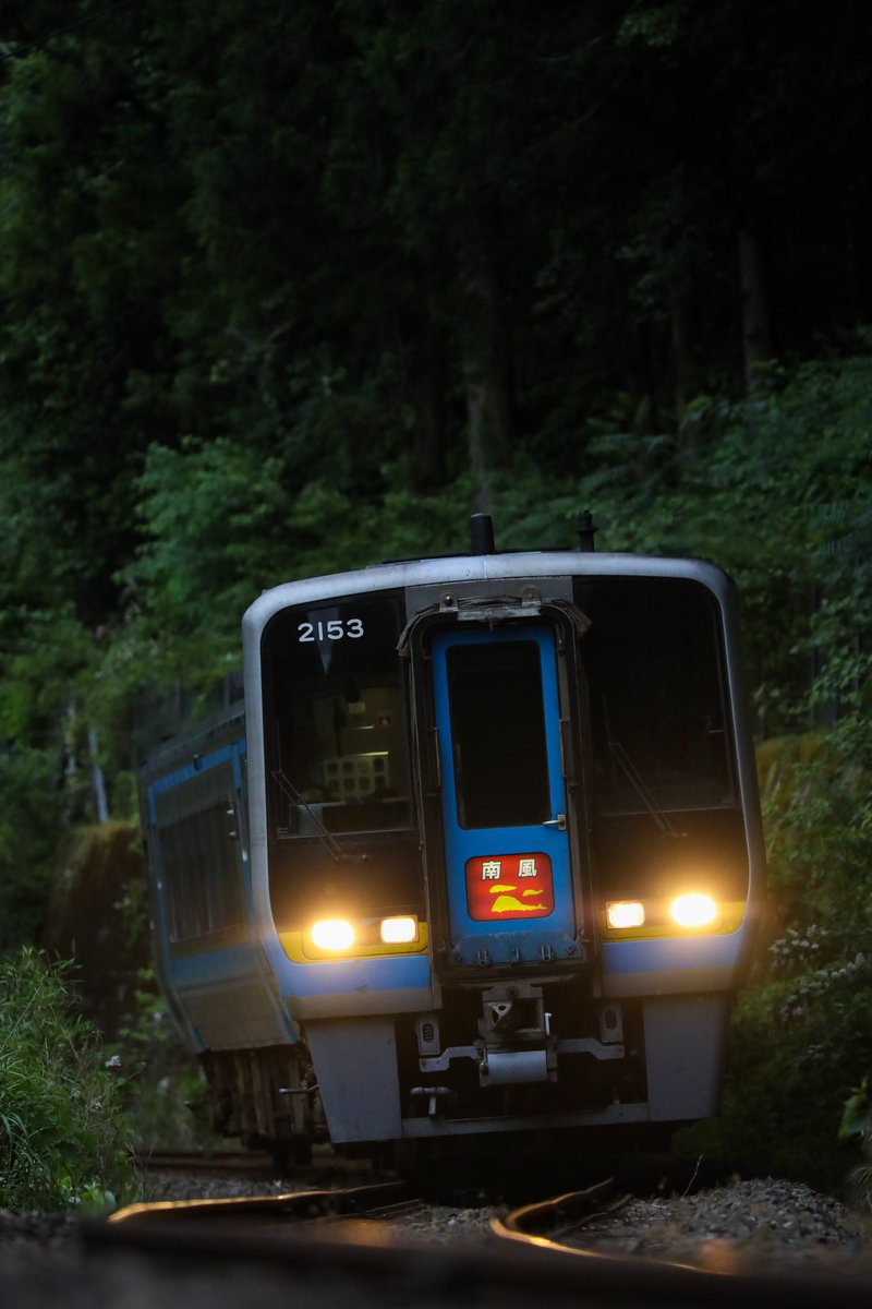 TKR315A's tweet image. 2023/5/27 9205D Remember2000リバイバル南風号
下は引退前に消滅したモノクラスの姿に！
数々の撮影地を爆速で駆け抜けて行きました！
#Remember2000