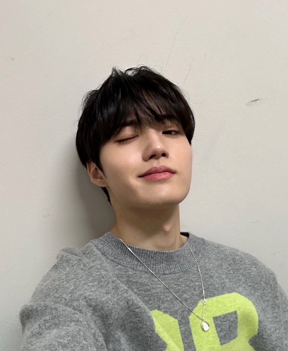 seacut_'s tweet photo. Good morning!

Syet ampogi ko dito, bagay ba saken maging top?afkjshsh https://t.co/pjH1OCgqKs