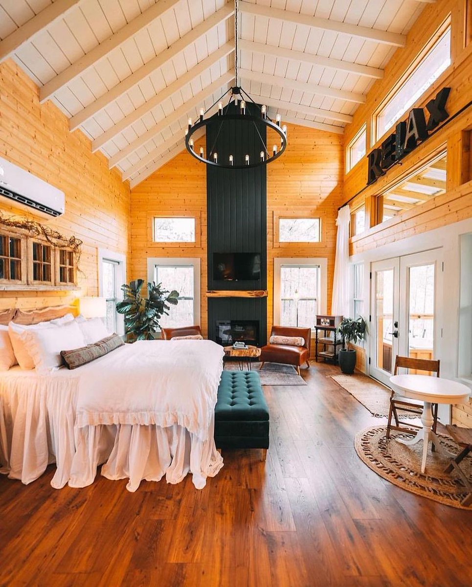 TooHot2HandIe's tweet image. I.. LOVE.. @BallsOfSteele_ and I's bedroom.