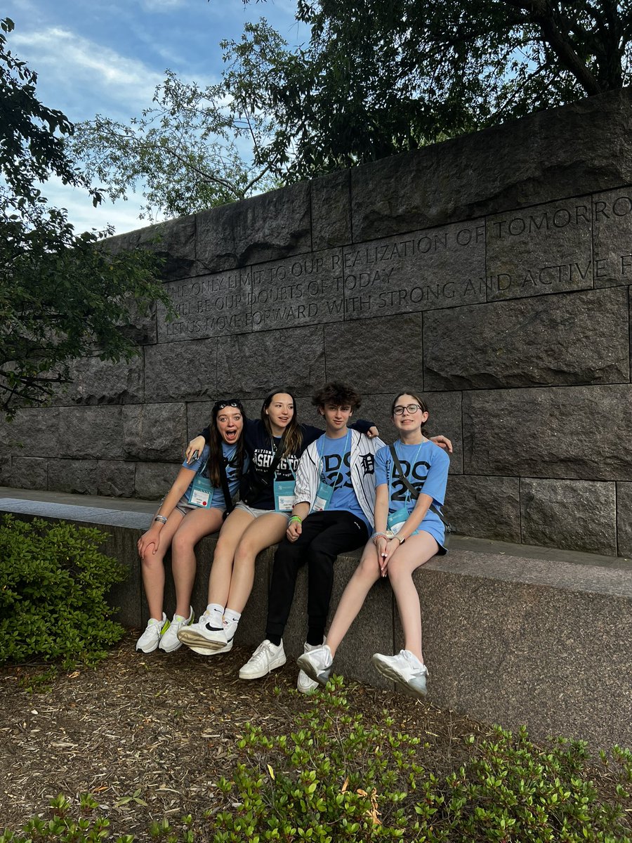 HolmesDCtrip's tweet photo. FDR Memorial Part 2 #BusLightyear https://t.co/oMi0GXcR8j
