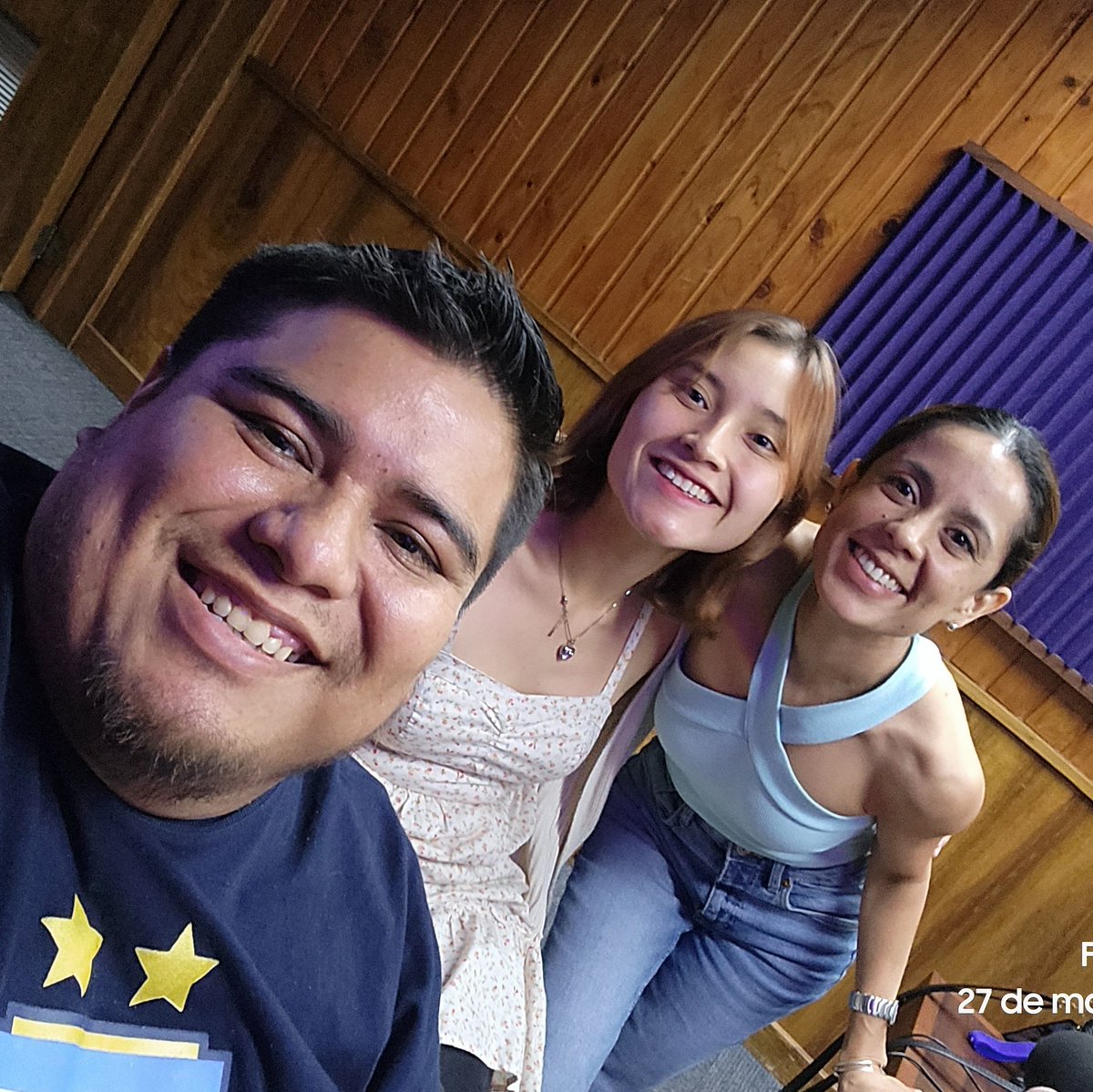frankorado's tweet photo. Aquí casual con las ñiñas de la @laseringles929 @Vasquecita_ @maricori31 #LocutoresLife #ElTobby® https://t.co/L8rqhZHoOk