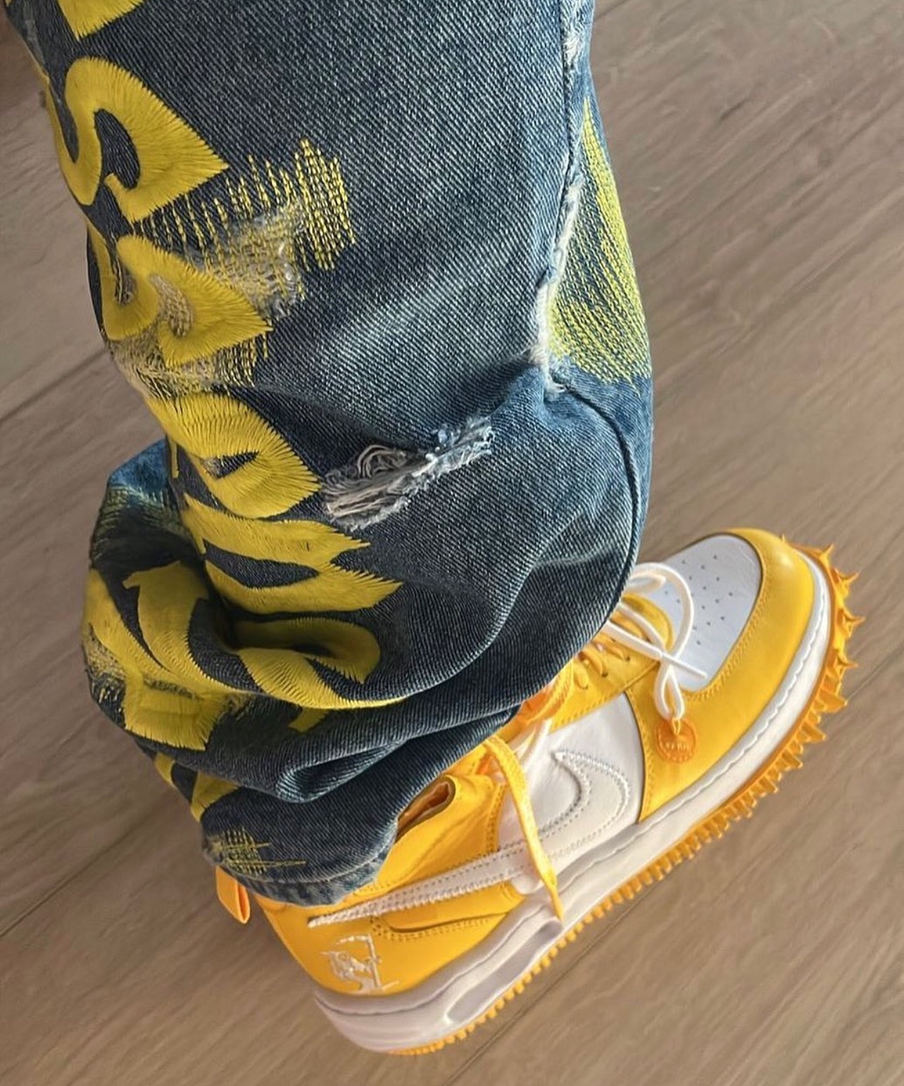 off white air force 1 yellow on feet